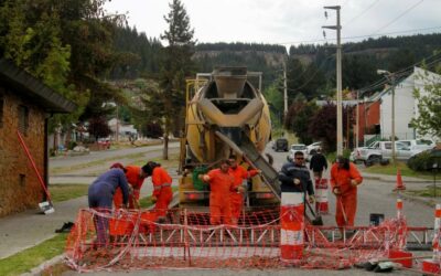 Continúa el plan municipal de bacheo para mejorar las calles pavimentadas de Esquel
