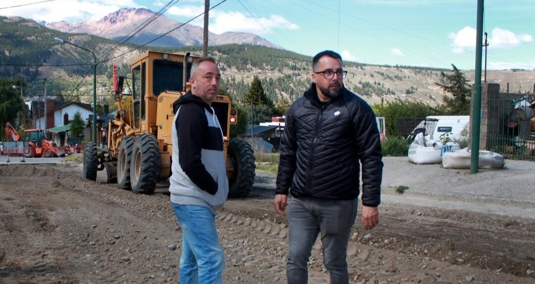 Esquel, ciudad con obras: Comenzó la pavimentación de la calle 25 de mayo entre Alsina y Don Bosco