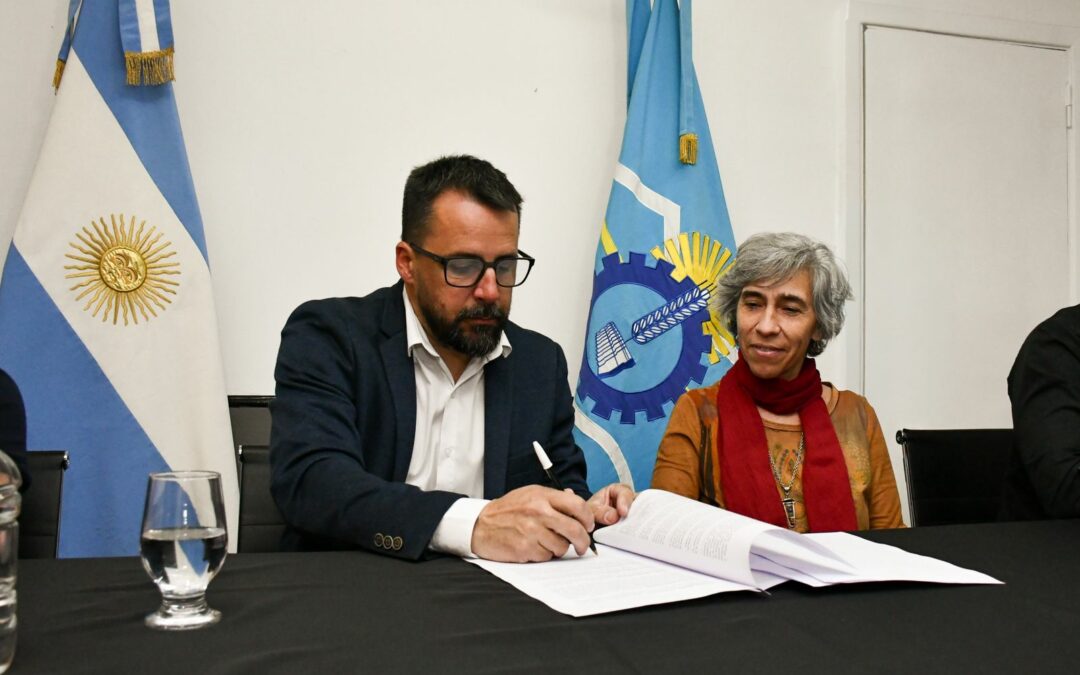 El municipio de Esquel y la Universidad del Chubut firmaron un convenio para el uso conjunto del edificio del Centro de Encuentro