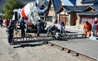 Esquel: Comenzó la etapa de hormigonado en la obra de pavimento de la calle 25 de mayo