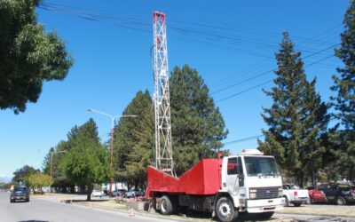 Esquel: La Municipalidad avanza con la colocación de una nueva bomba para restablecer el riego en plazoletas