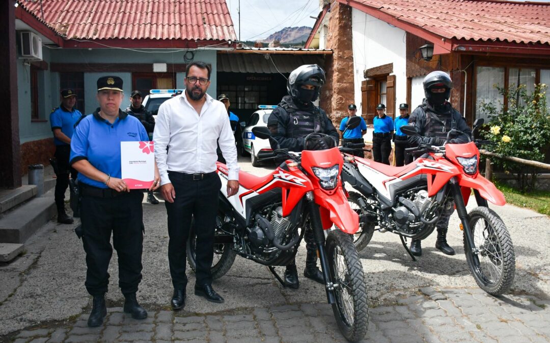 El municipio de Esquel entregó motocicletas 0KM a la Policía del Chubut