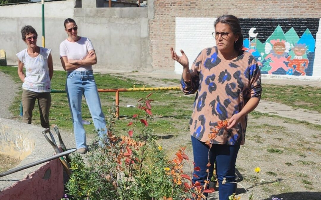 Esquel: Exitosa jornada de capacitación en Xerojardinería con más de 70 participantes