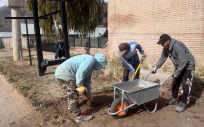 Esquel: El municipio avanza con la construcción de una nueva parada de transporte urbano en barrio 28 de Junio