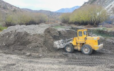 Esquel: La limpieza del Arroyo Esquel ya alcanzó el 80% de ejecución de la obra