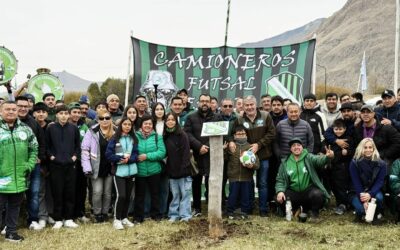 El municipio hizo entrega de un terreno al Club Camioneros para fortalecer el desarrollo deportivo en Esquel