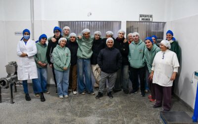Esquel: Estudiantes de Lago Puelo visitaron el CAPEC para conocer experiencias de producción local