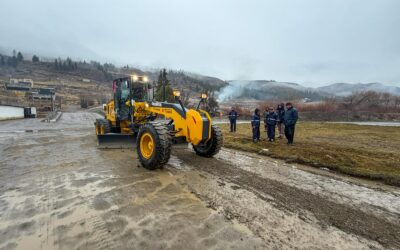 Esquel: Operarios municipales se capacitan para el manejo de la nueva motoniveladora