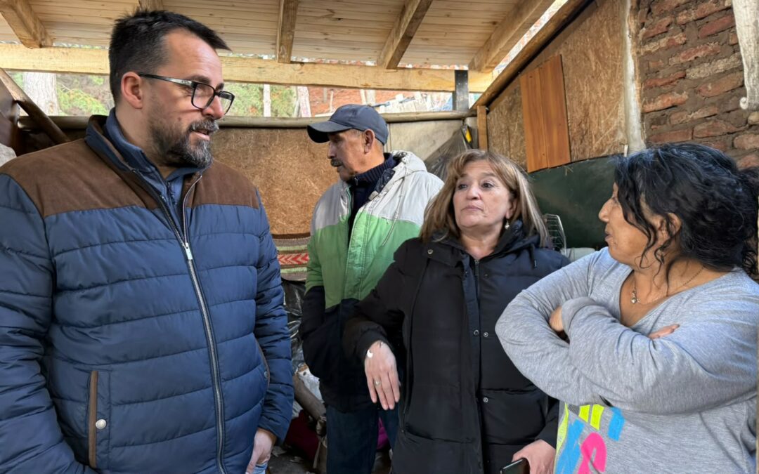Taccetta visitó una vivienda donde avanza el Plan Techos para mejorar las condiciones habitacionales de los vecinos