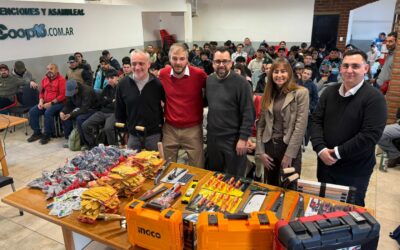 Taccetta entregó herramientas para la capacitación en instalaciones eléctricas domiciliarias