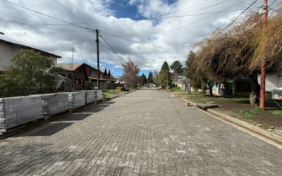 Esquel: El municipio finalizó la primera cuadra de adoquinado de la calle Fleming
