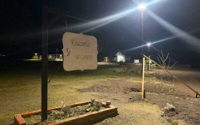 Esquel: El municipio finalizó la obra de iluminación de ingreso a la Escuela Experimental N° 2005